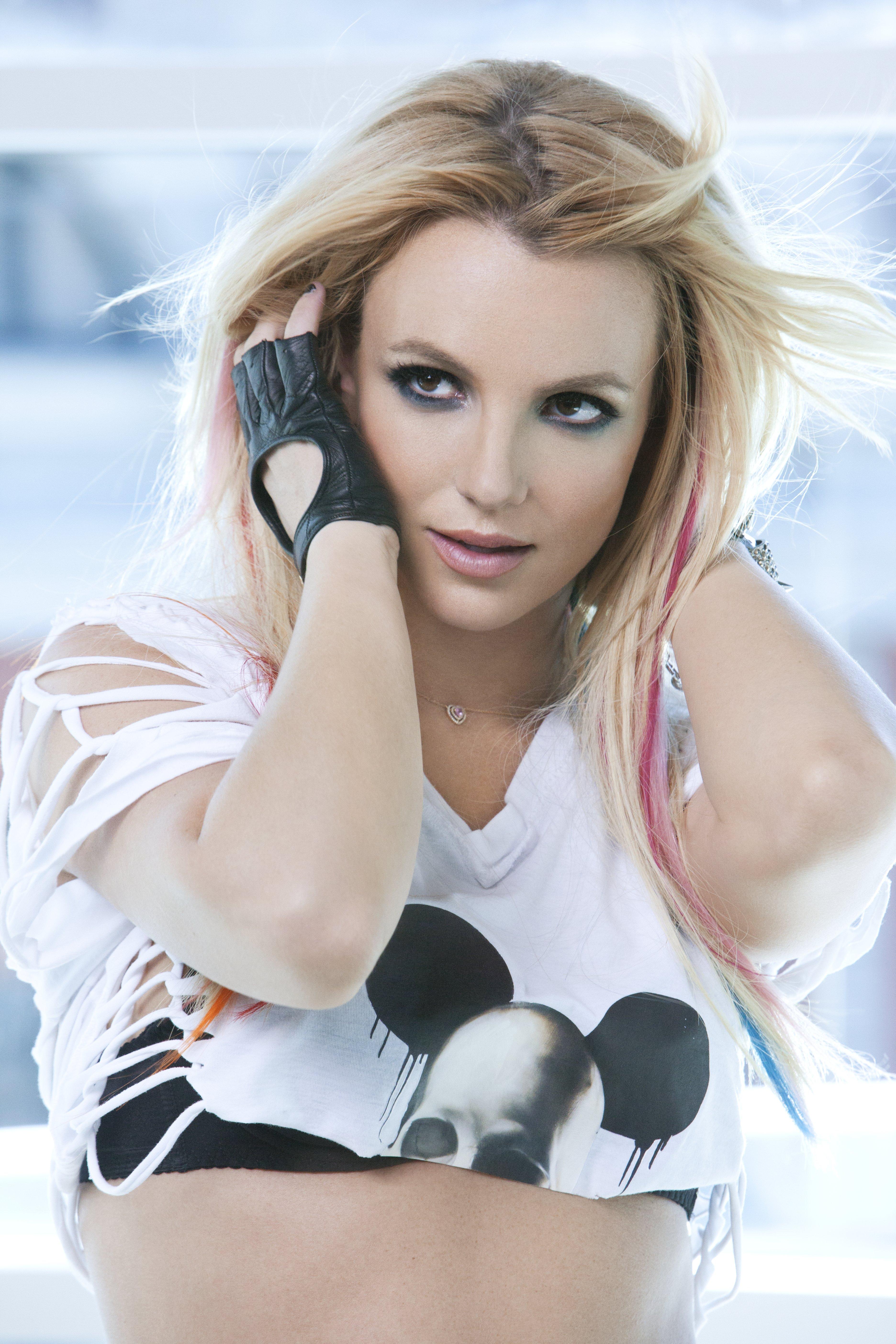 Britney Spears Kosty 555 info 0003