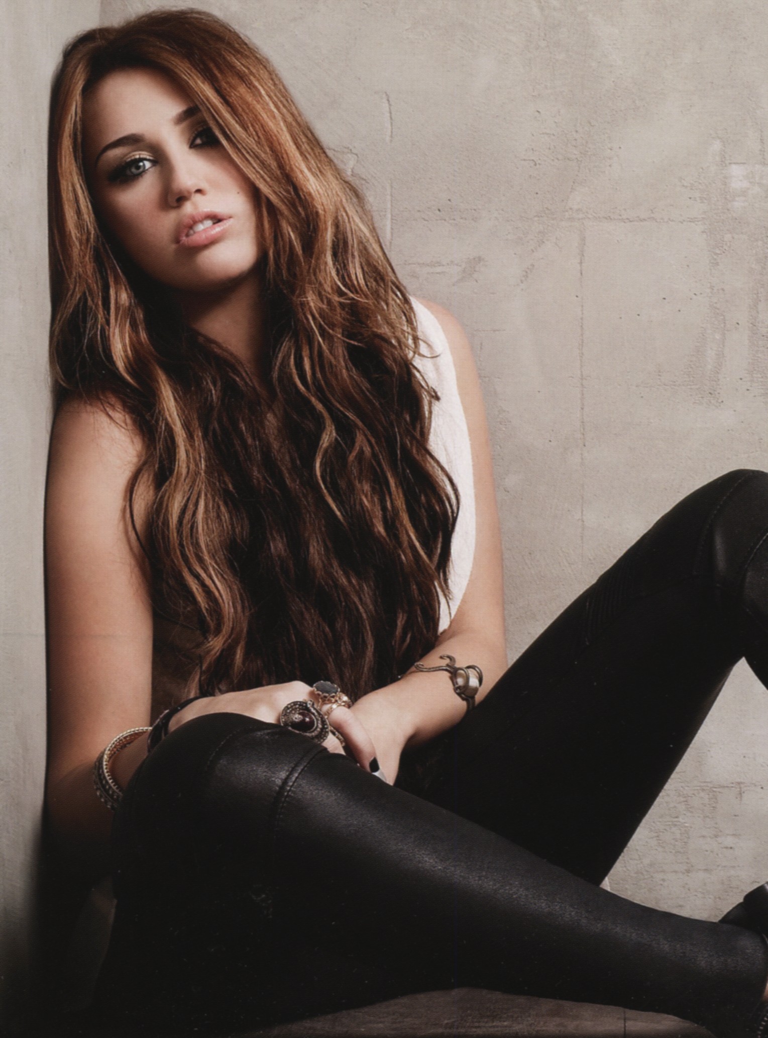 Miley Cyrus Kosty 555 info 0006